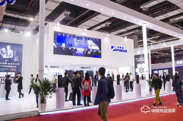 羅曼斯“高調”亮相2019上海建博會,實力引領行業升級! 羅曼斯“高調”亮相2019上海建博會,實力引領行業升級!