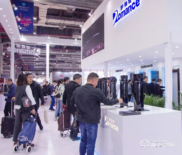 羅曼斯“高調”亮相2019上海建博會,實力引領行業升級! 羅曼斯“高調”亮相2019上海建博會,實力引領行業升級!