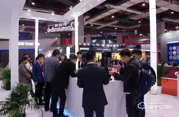 羅曼斯“高調”亮相2019上海建博會,實力引領行業升級! 羅曼斯“高調”亮相2019上海建博會,實力引領行業升級!