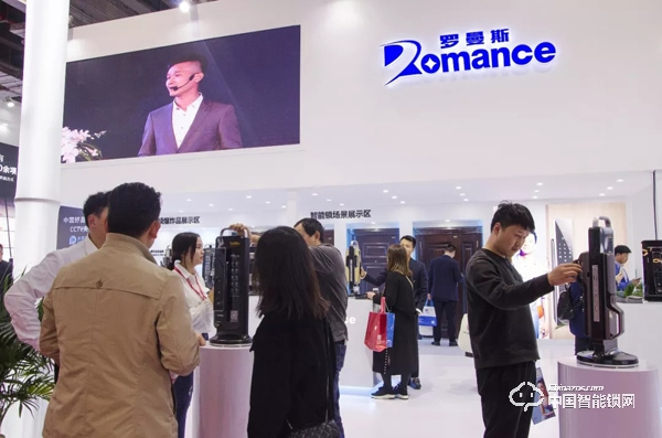 羅曼斯“高調”亮相2019上海建博會,實力引領行業升級! 羅曼斯“高調”亮相2019上海建博會,實力引領行業升級!