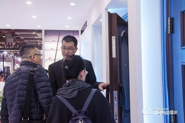 羅曼斯“高調”亮相2019上海建博會,實力引領行業升級! 羅曼斯“高調”亮相2019上海建博會,實力引領行業升級!