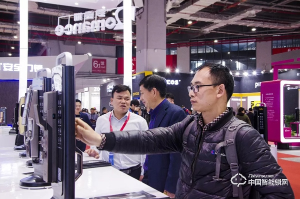 羅曼斯“高調”亮相2019上海建博會,實力引領行業升級! 羅曼斯“高調”亮相2019上海建博會,實力引領行業升級!