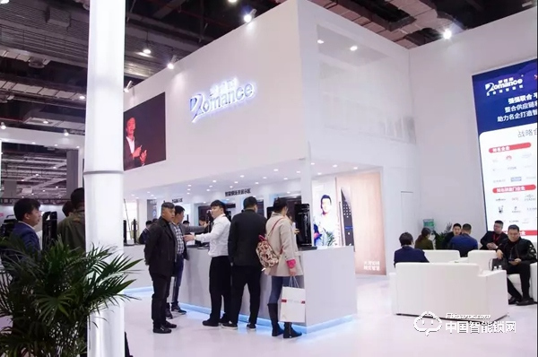 羅曼斯“高調”亮相2019上海建博會,實力引領行業升級! 羅曼斯“高調”亮相2019上海建博會,實力引領行業升級!