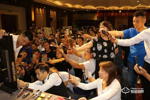 賣門賣鎖，掙錢路在王力安防