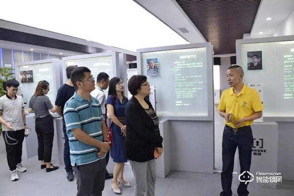 中國智能鎖行業(yè)考察團(tuán)走進(jìn)楊格