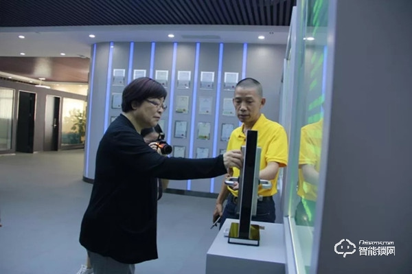 中國智能鎖行業(yè)考察團(tuán)走進(jìn)楊格