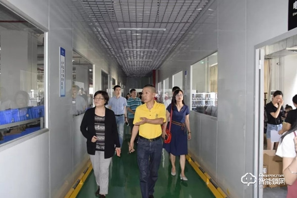 中國智能鎖行業(yè)考察團(tuán)走進(jìn)楊格