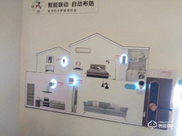 這不單單是一個(gè)智能門鎖，打開房門就能進(jìn)入“回家模式”