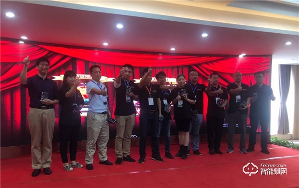 30多家主流媒體競(jìng)相報(bào)道,超人新品發(fā)布會(huì)長沙站這一次贏得漂亮 30多家主流媒體競(jìng)相報(bào)道,超人新品發(fā)布會(huì)長沙站這一次贏得漂亮