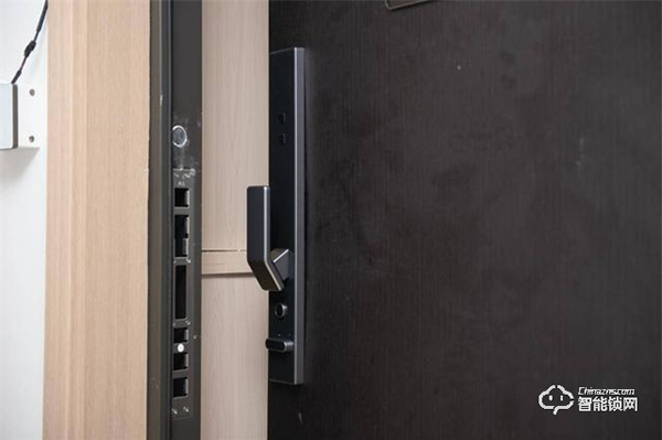 一個門重85KG，小米有品上架，嵌入式智能鎖，自帶10寸屏