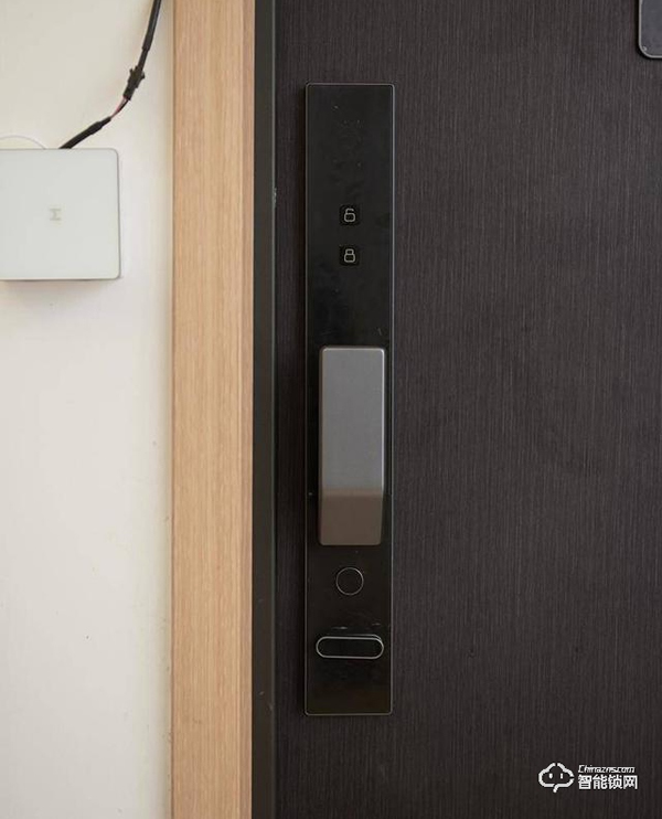 一個門重85KG，小米有品上架，嵌入式智能鎖，自帶10寸屏