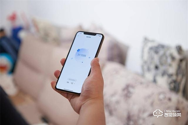 一個門重85KG，小米有品上架，嵌入式智能鎖，自帶10寸屏