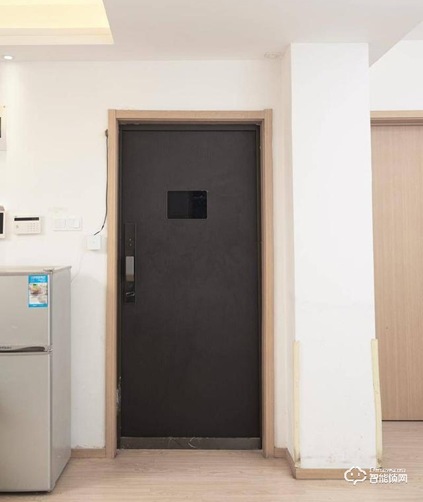 一個門重85KG，小米有品上架，嵌入式智能鎖，自帶10寸屏