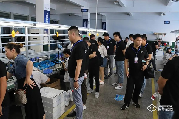 “隱貴房企”升龍集團(tuán)蒞臨超人科技參觀考察 “隱貴房企”升龍集團(tuán)蒞臨超人科技參觀考察