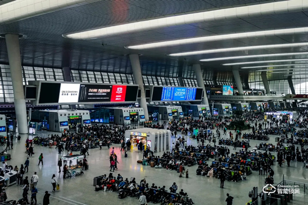 德施曼麒麟R8“刷臉”亮相各大機場高鐵站,二代3D人臉智能鎖迅速引爆中高端市場! 德施曼麒麟R8“刷臉”亮相各大機場高鐵站,二代3D人臉智能鎖迅速引爆中高端市場!