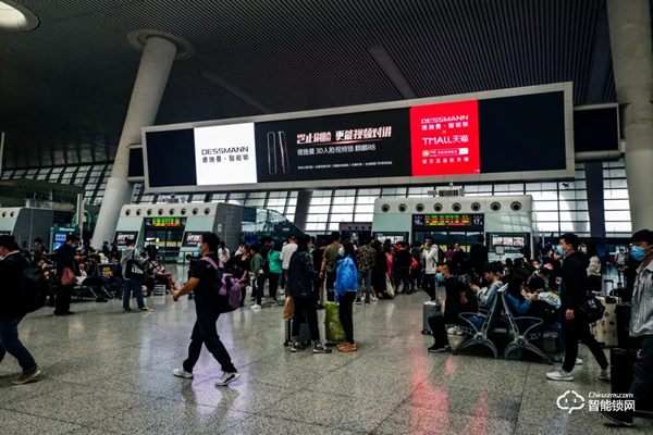 德施曼麒麟R8“刷臉”亮相各大機場高鐵站,二代3D人臉智能鎖迅速引爆中高端市場! 德施曼麒麟R8“刷臉”亮相各大機場高鐵站,二代3D人臉智能鎖迅速引爆中高端市場!