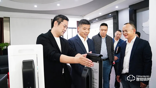 杭州市濱江區區委書記王敏帶隊調研德施曼，強調政企聯動，共同打造濱江智能鎖百億產業