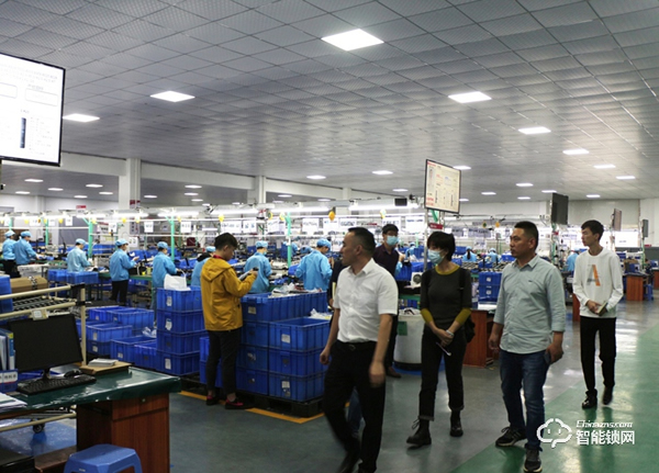 澤信集團領導一行蒞臨櫻花智能鎖考察交流 澤信集團領導一行蒞臨櫻花智能鎖考察交流