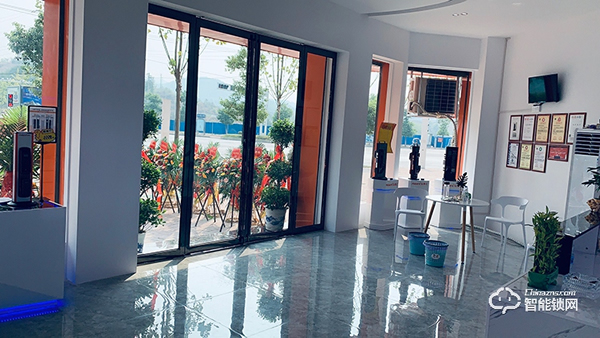 五大加盟優勢,人臉識別鎖專家,弘博匯智能鎖持續領跑行業! 五大加盟優勢,人臉識別鎖專家,弘博匯智能鎖持續領跑行業!