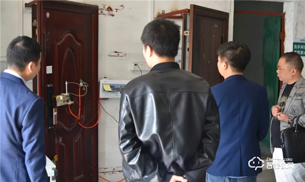 初到科技領(lǐng)導(dǎo)一行蒞臨科裕智能鎖參觀交流