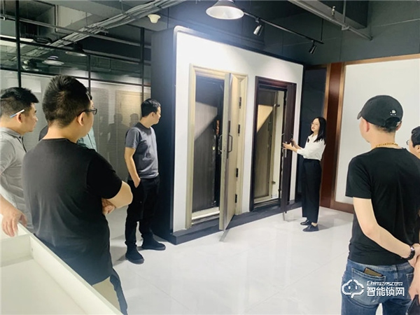 亞太天能首個智能門產(chǎn)業(yè)培訓基地落地永康！