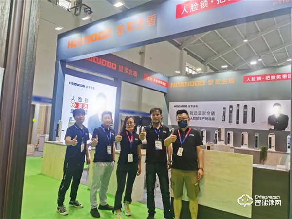 云南建博會第一天 皇家金盾人臉鎖憑實力“撩”人