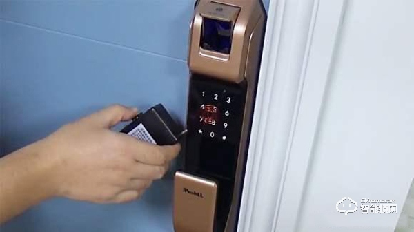 專家評面部識別智能門鎖：現(xiàn)階段安全系數(shù)低，還是選靠譜的