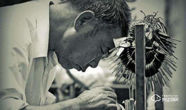 智能鎖逐漸替代普通機(jī)械鎖，難道鎖匠們真沒“活路”了？