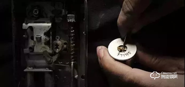 智能鎖從里面無法開門，是產品問題還是安裝問題？