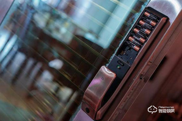 優(yōu)點智能鎖e1怎么打開電池蓋 使用優(yōu)點智能鎖e1要注意哪些方面