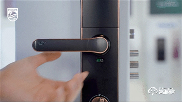 如何預防貓眼開鎖？換把飛利浦智能鎖就夠了