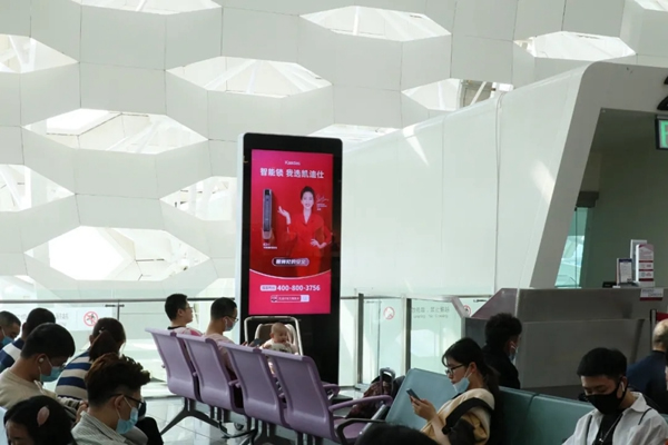 近百個登機口指示牌全覆蓋，凱迪仕新春加碼投放，持續霸屏深圳機場！