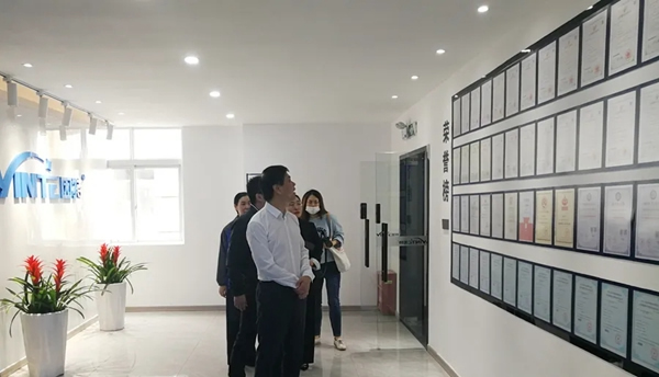 甌海區委副書記、區長曾瑞華一行視察因特