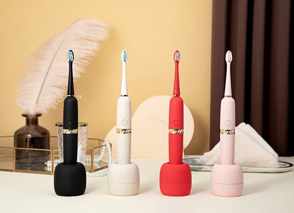 “霸道總裁”王耀慶在線帶貨，快來直播間搶TCL智能牙刷