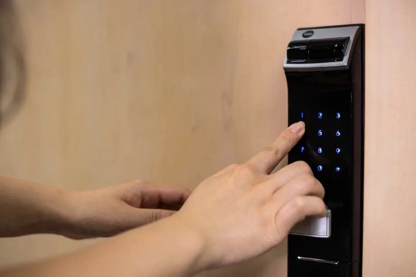 耶魯智能鎖讓回家更快一步