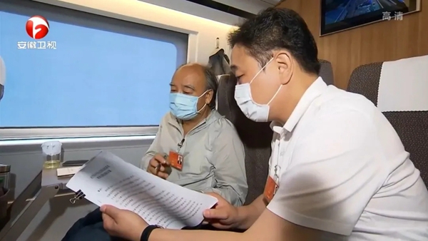 榮事達(dá)集團(tuán)董事長(zhǎng)潘保春等百余位全國(guó)人大代表抵達(dá)北京 榮事達(dá)集團(tuán)董事長(zhǎng)潘保春等百余位全國(guó)人大代表抵達(dá)北京