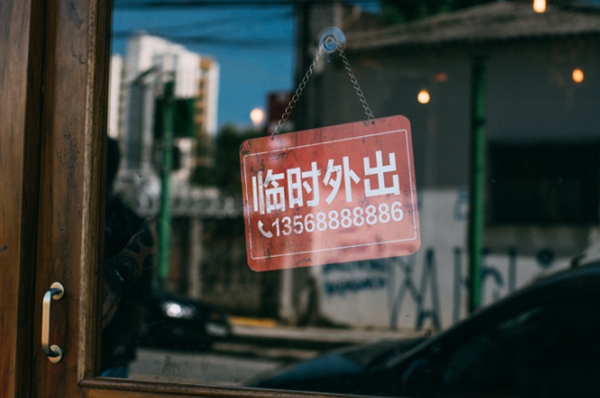 螢石智能鎖看門護店好幫手：店內來人提醒，小偷無影無蹤！