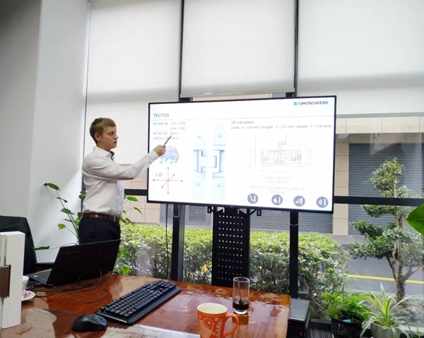 德國百年鉸鏈系統(tǒng)品牌SIMONSWERK拜訪LeDiff鹿百齡并舉行品牌培訓(xùn)