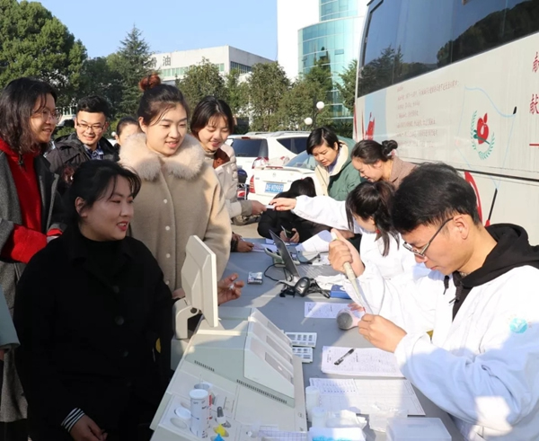 王力員工擼起袖子獻愛心 一點一滴情匯聚