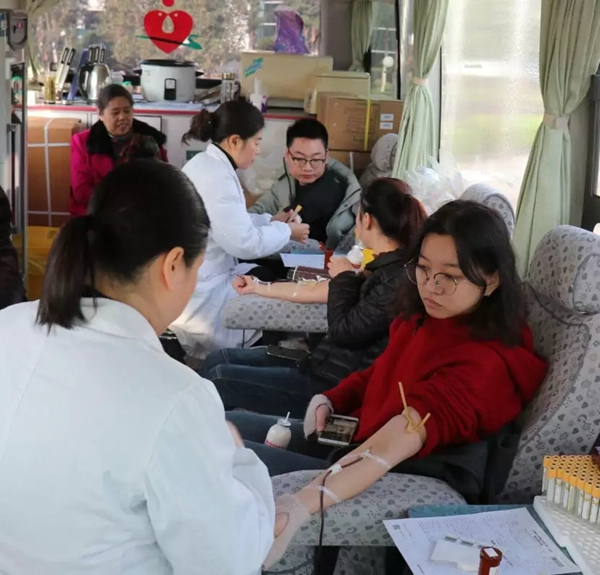 王力員工擼起袖子獻愛心 一點一滴情匯聚