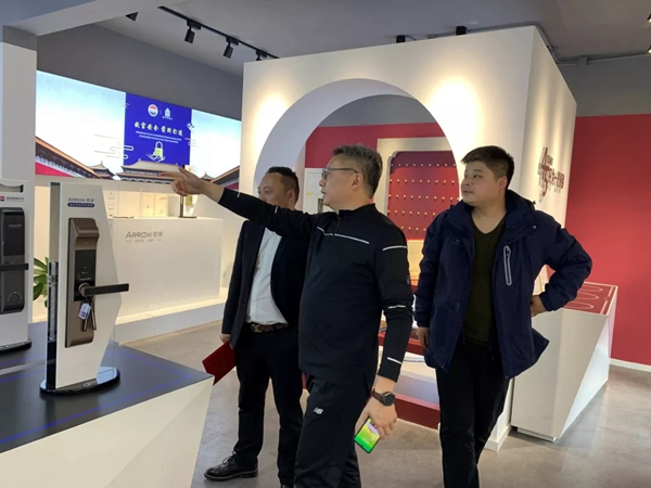 箭牌智能科技迎接江蘇省鎖業(yè)協(xié)會(huì)參觀交流 箭牌智能科技迎接江蘇省鎖業(yè)協(xié)會(huì)參觀交流