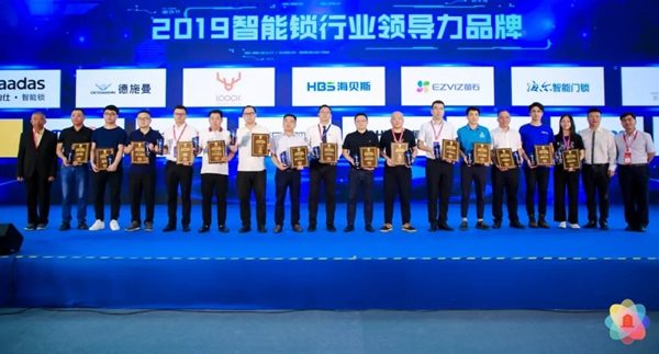 鹿客智能鎖榮獲智能鎖業權威“葵花獎”三項大獎