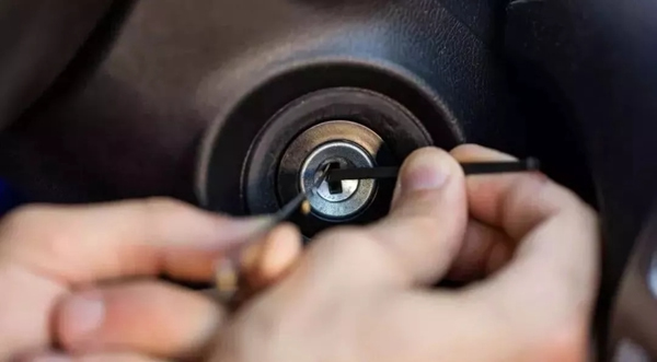 頂吉智能鎖：安裝智能門鎖時天地鉤到底需不需要拆除？