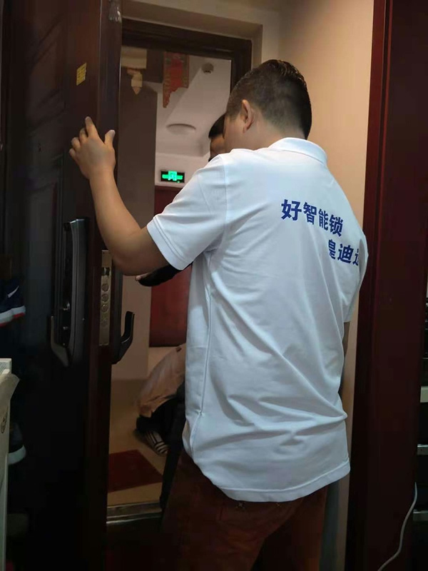 指紋鎖安裝困難？看看人家怎么改造摩托車的