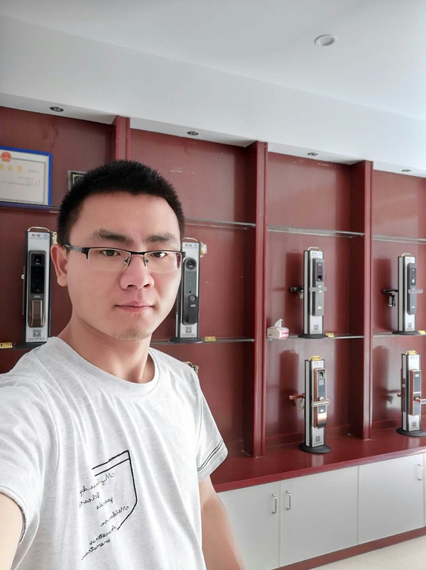 緊跟潮流，奮發有為：恭喜巢先生簽約皇迪九江經銷商