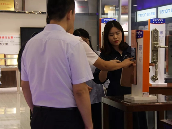 亞太天能智能鎖迎接廣州市工信局局長一行蒞臨調研指導