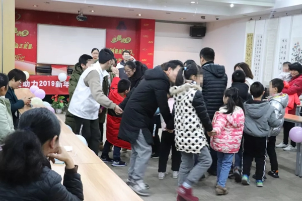 德施曼小嘀云智能鎖“曼步星空”歌舞會開啟2019溫暖新春