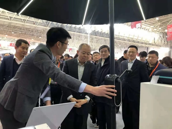 漢能薄膜發(fā)電背包和漢傘喜提“國(guó)家級(jí)”大獎(jiǎng)！