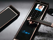 德犬智能鎖:左右把手自由互換,安裝更便捷。