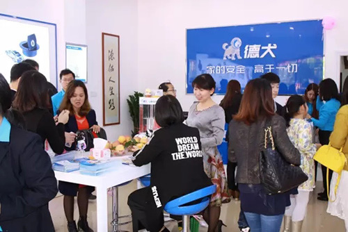 德犬手機門鎖體驗店直購，最高可省60%